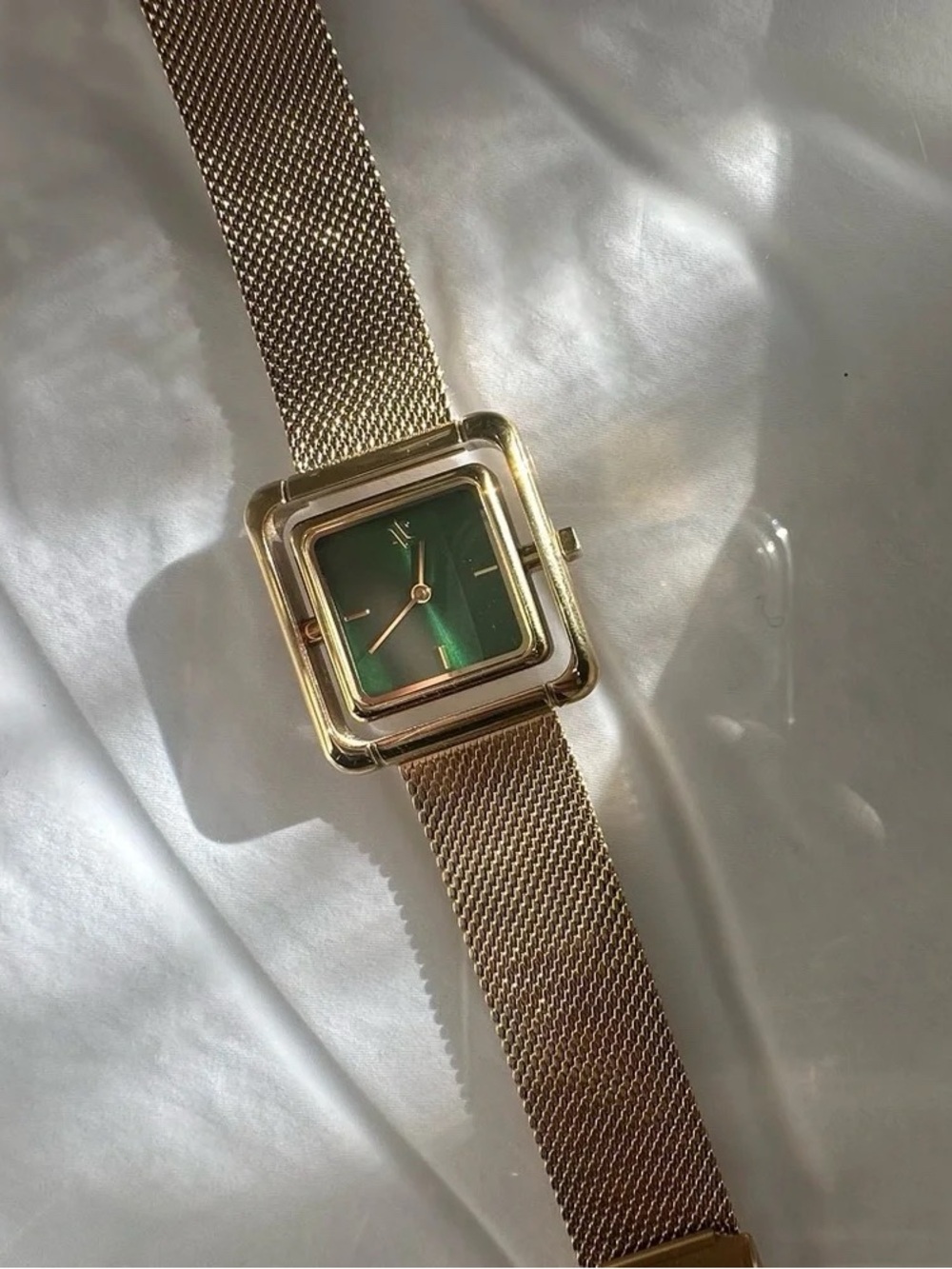 VANNA Umbra Emerald Green Gold-Plated Mesh Watch